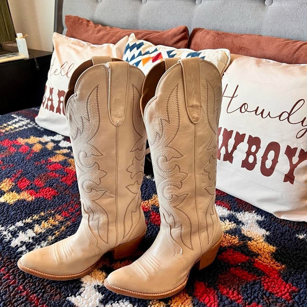 SOLD Ariat Women's Western Heeled Boots